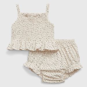 Gap two-piece smocked outfit 12-18 months NWT